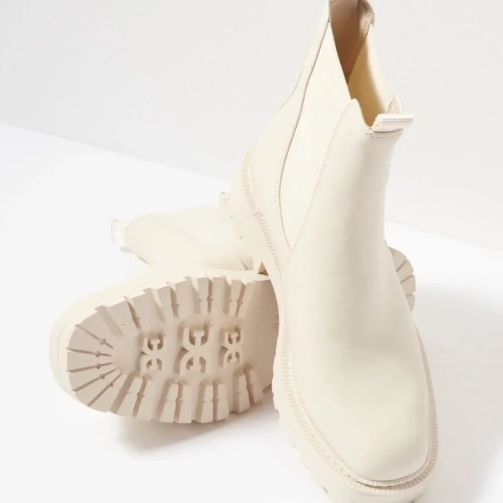 NEW Sam Edelman Women’s Laguna Boots Color Ivory $170